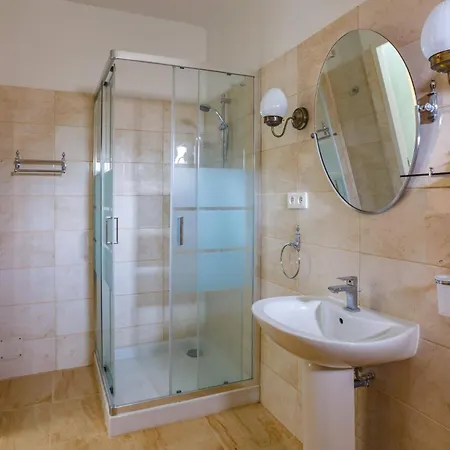 De La Cloche By Villa Pouzolles